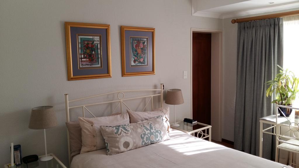Old Oak Guest House Белвилл Экстерьер фото