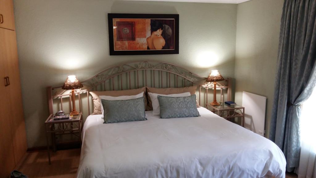 Old Oak Guest House Белвилл Экстерьер фото