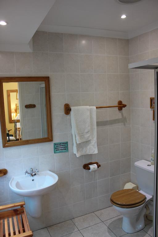 Old Oak Guest House Белвилл Номер фото