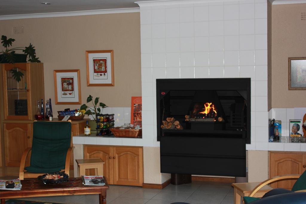 Old Oak Guest House Белвилл Экстерьер фото