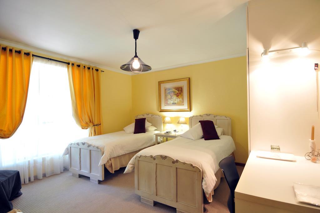 Old Oak Guest House Белвилл Номер фото
